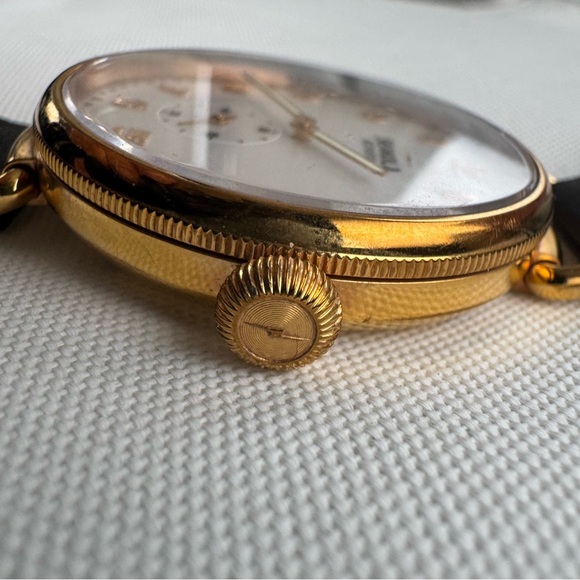 Women’s shinola watch with dark green band - Picture 4 of 7